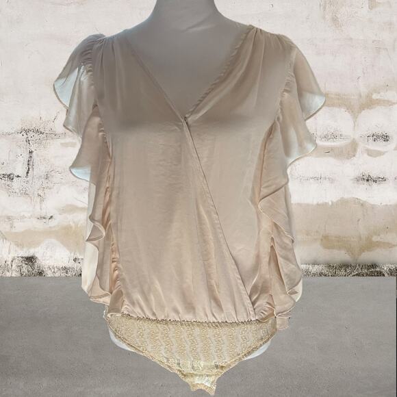Glam NWT Women's Cream Ruffle Sleeve Silky Bodysuit-Size Large - Picture 1 of 5